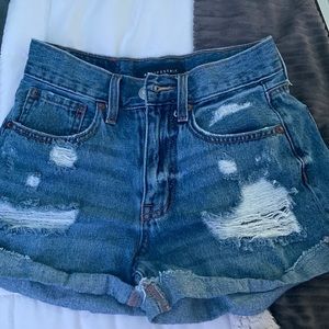 These are very cute Aeropostale shorts ! Size: 0